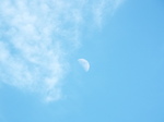 巻雲と上弦の月